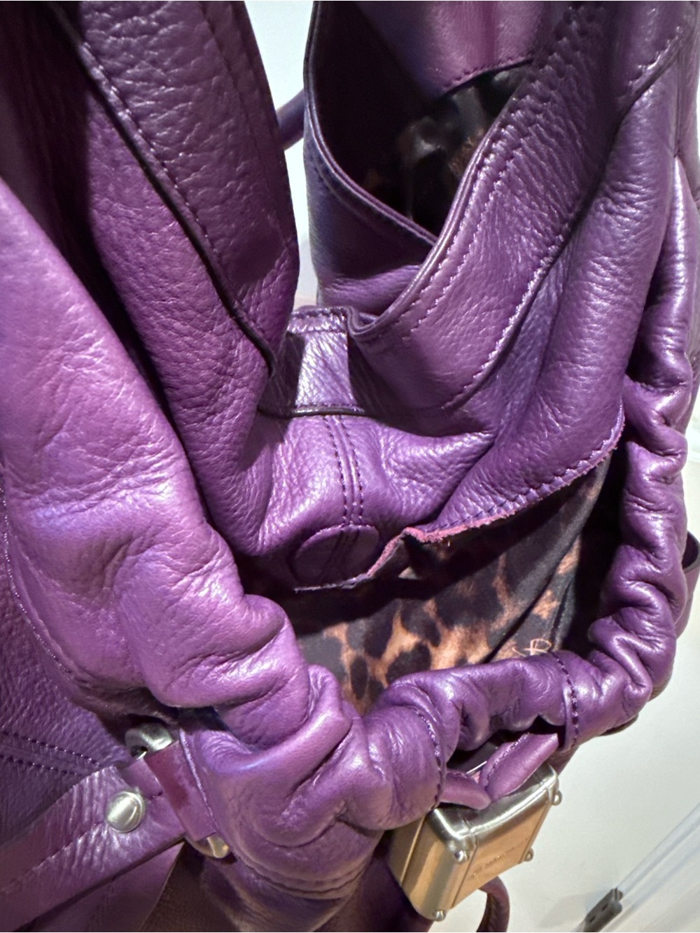 B. Makowsky Purple Pebbled Leather Hobo Bag Leopard Print Lining Y2K - Picture 7 of 9
